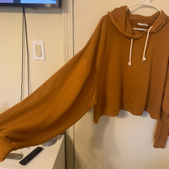 Cropped soft orange hoodie - Picture 2 of 5